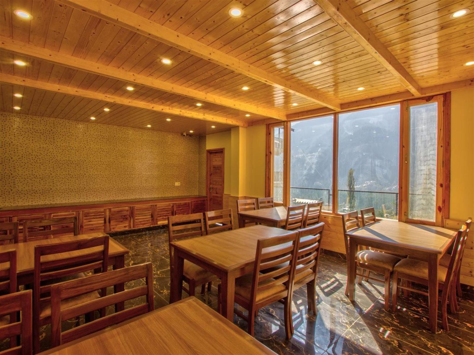 Golden Peak Manali Hotel Exterior photo