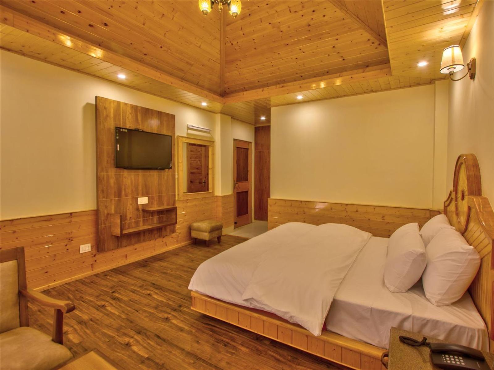 Golden Peak Manali Hotel Exterior photo