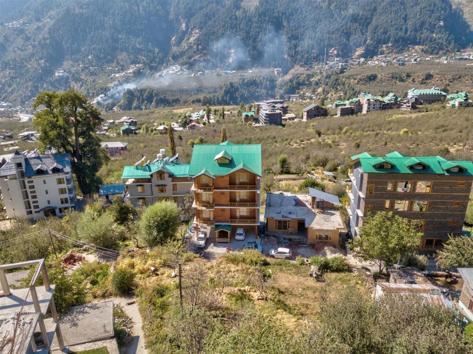 Golden Peak Manali Hotel Exterior photo