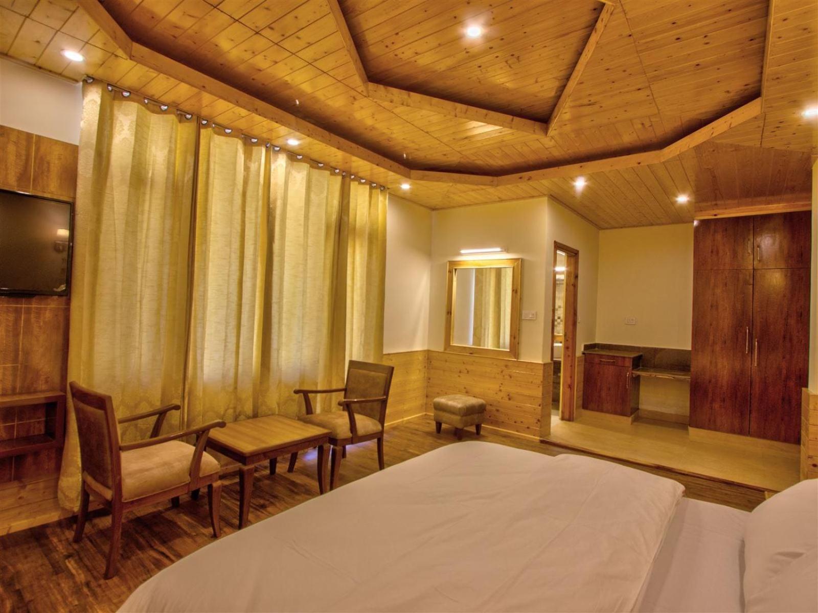 Golden Peak Manali Hotel Exterior photo