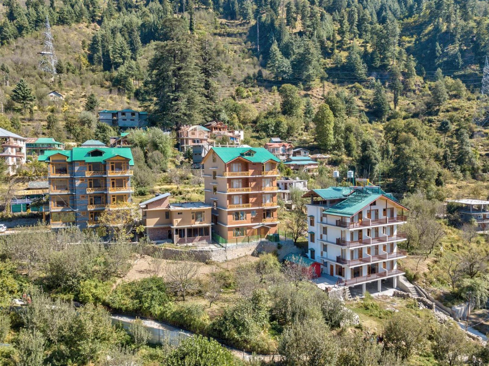 Golden Peak Manali Hotel Exterior photo